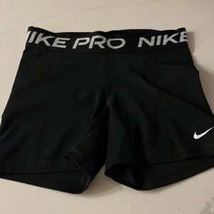 Nike pro size size medium